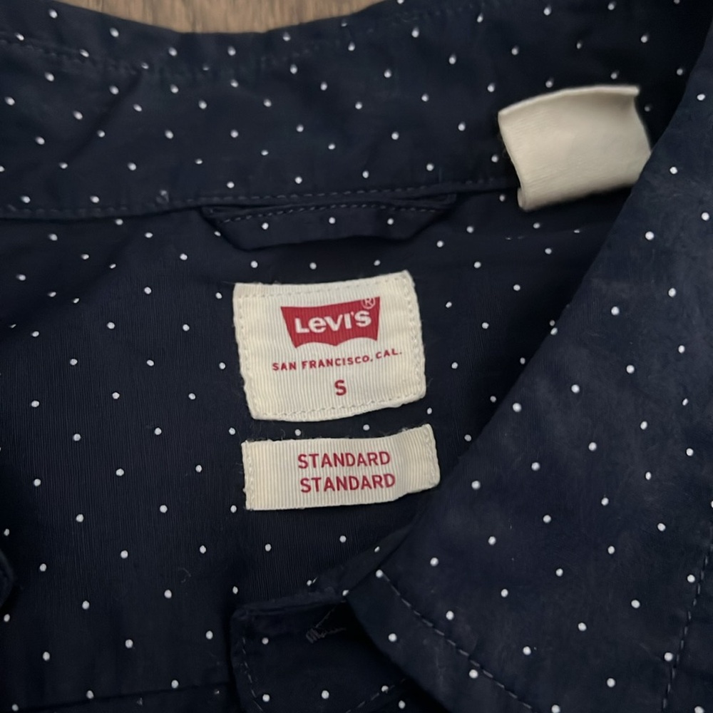 Levis Button-Up Shirt - Picture 2 of 2